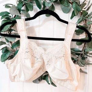 ▪️4/$25- Wonderbra Full Coverage Wire-free‎ Bra